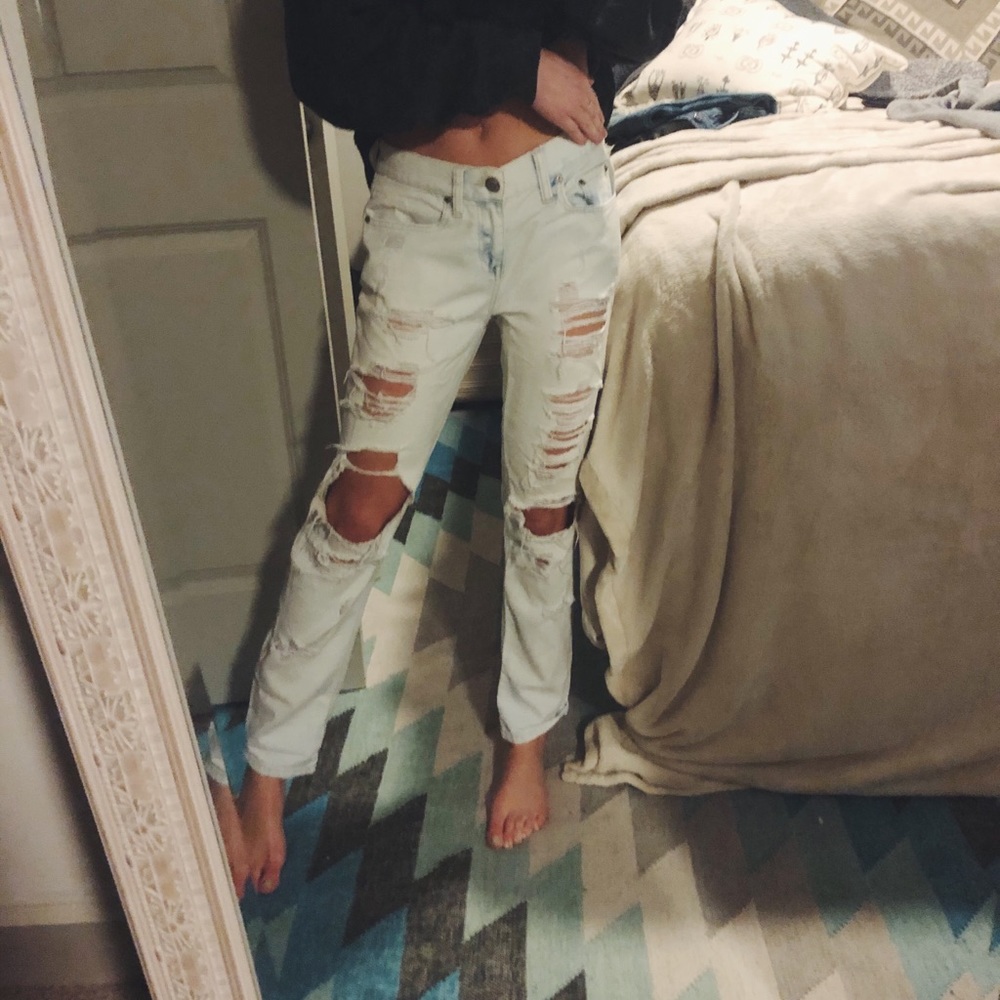 Distressed boyfriend light wash jeans